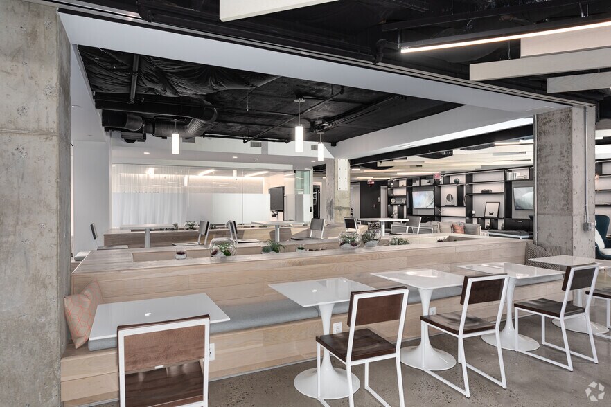 More Photos Of 3033 Wilson Blvd, Arlington Office For Lease