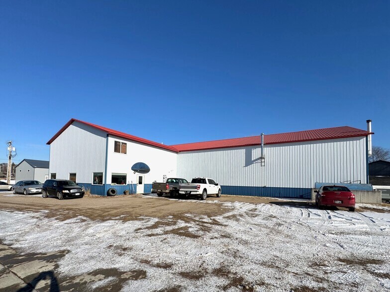 More Photos Of 1006 S Lawler, Mitchell Warehouse For Sale