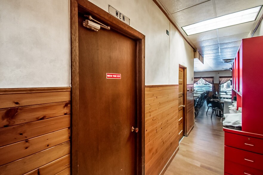 More Photos Of 134 S Main St, Oregon Restaurant For Sale