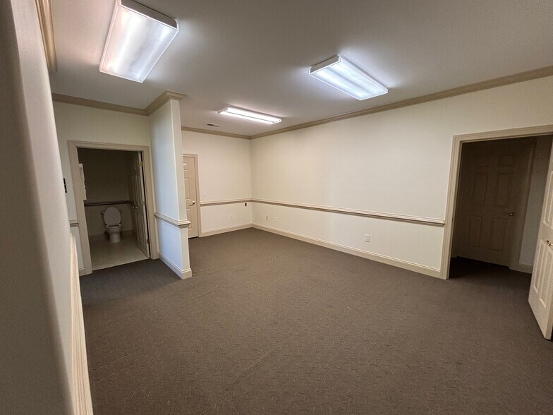 More Photos Of 1020 Jefferson Hwy, Staunton Office For Sale