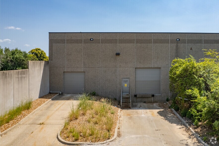 More Photos Of 14400 College Blvd, Lenexa Light Manufacturing For Sale