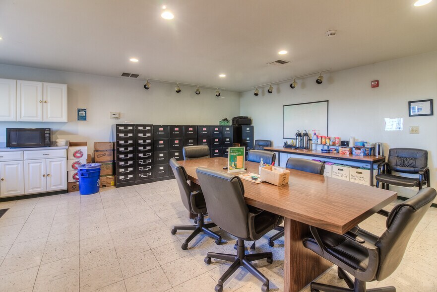 More Photos Of 1535-1541 W Lee Rd, Othello Warehouse For Sale