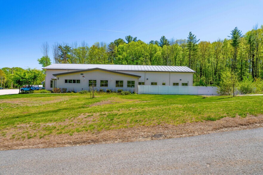 More Photos Of 2 Technology Dr, Tyngsborough Veterinarian Kennel For Sale