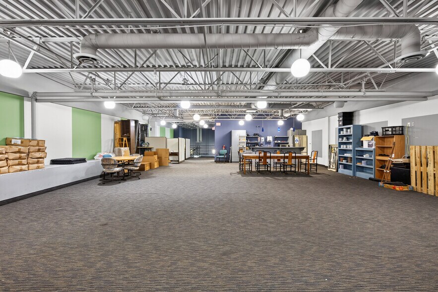 More Photos Of 521-563 Phalen Blvd, Saint Paul Coworking Space