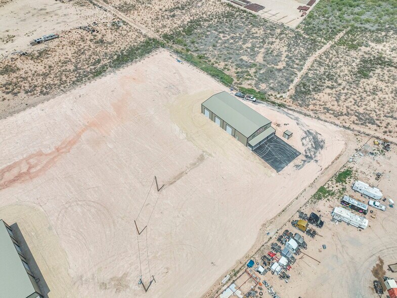 More Photos Of 14010 W Silver Fox Trl, Odessa Warehouse For Lease