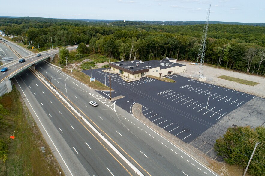 More Photos Of 1320 Eddie Dowling Hwy, Lincoln Showroom For Sale