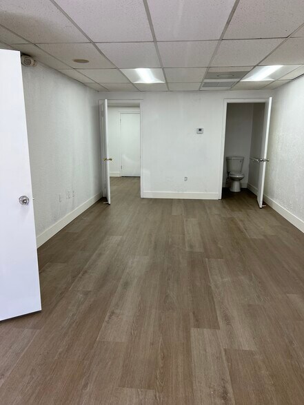 More Photos Of 7282-7302 NW 70th St, Miami Unknown For Lease