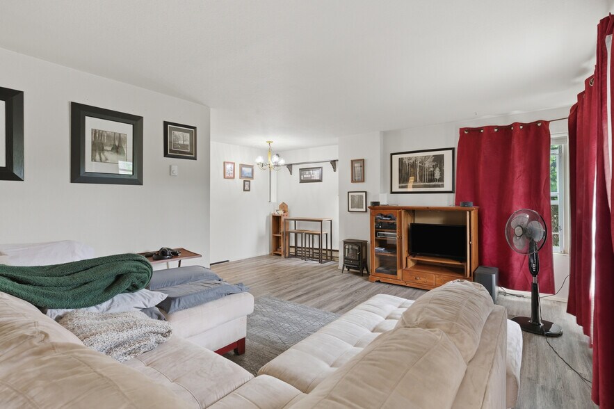 More Photos Of 2820 15th W, Seattle Apartments For Sale
