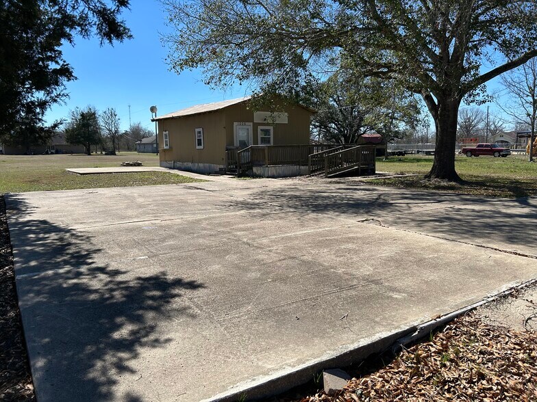 More Photos Of 1006 Spur 515 St, Navasota Restaurant For Lease