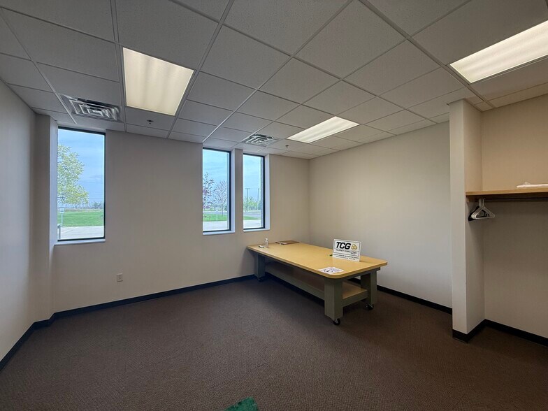 More Photos Of 3433-3665 Midlink Dr, Kalamazoo Manufacturing For Lease