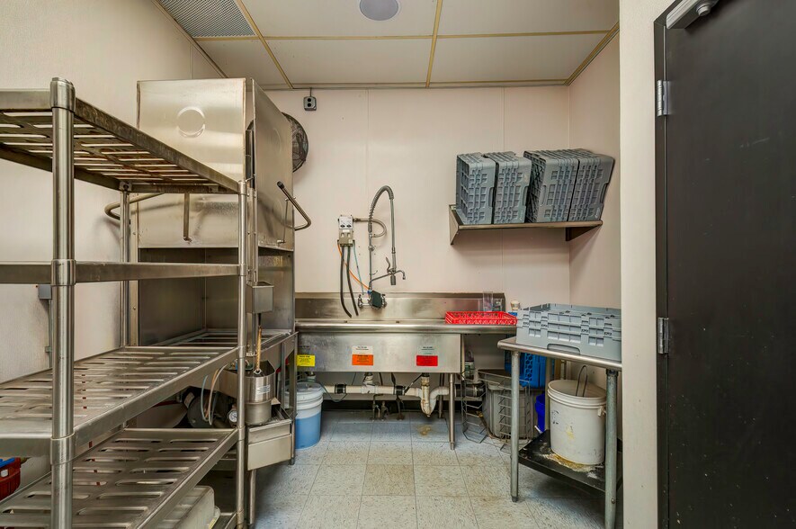 More Photos Of 620 S Calhoun St, Fort Wayne General Retail For Sale