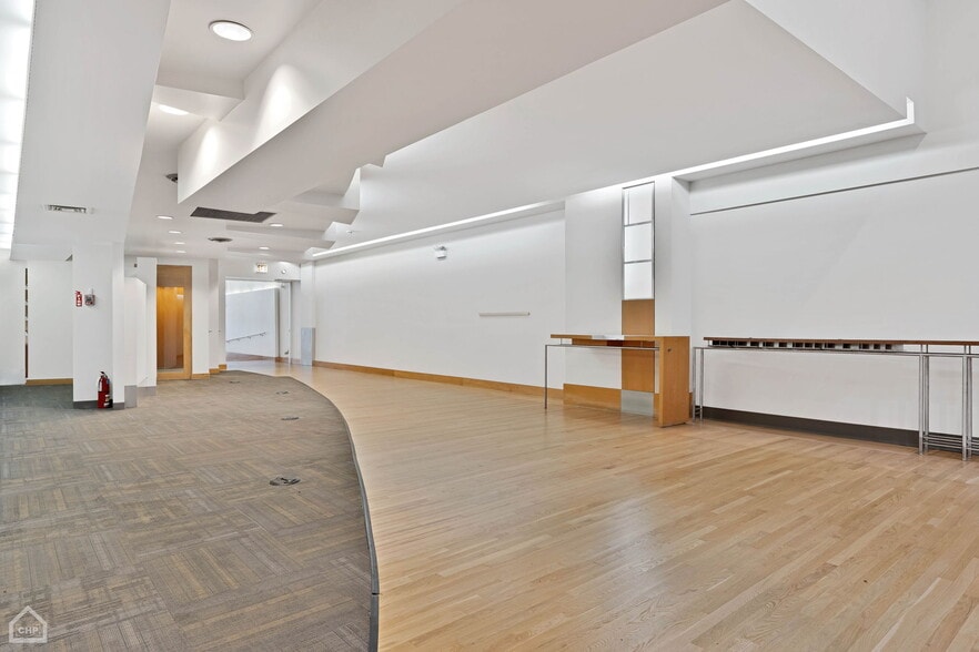 More Photos Of 1309-1311 E 57th St, Chicago Office For Lease