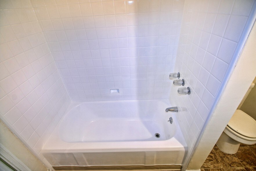 More Photos Of 140 N Pass Ave, Burbank Apartments For Sale