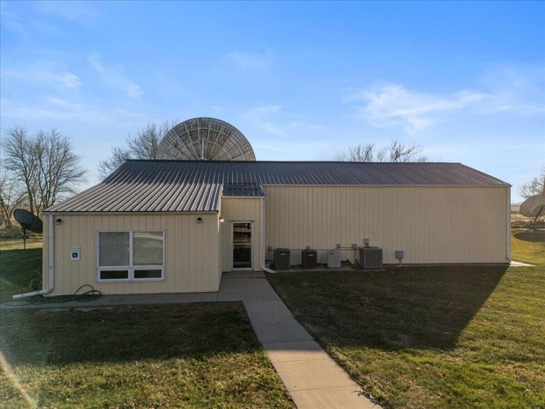 More Photos Of 21551 270th St, Mc Clelland Office For Sale