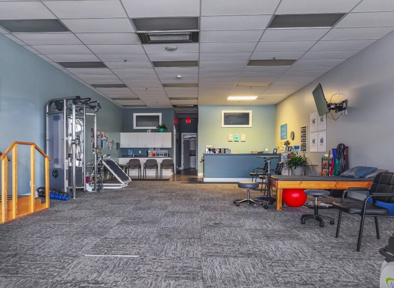 More Photos Of 1015 N 18th St, Centerville General Retail For Sale