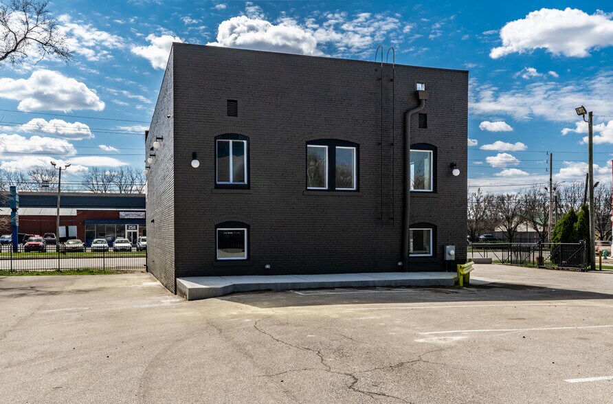 More Photos Of 2506 E Washington St, Indianapolis General Retail For Sale