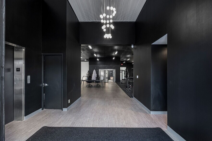 More Photos Of 18401 US Highway 19 N, Clearwater Office For Sale