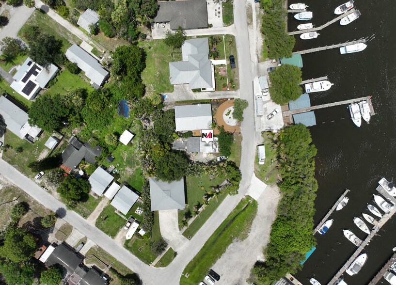 More Photos Of 4648 SE Park Dr, Stuart General Retail For Sale