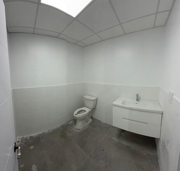 More Photos Of 3100 NW 27th Ave, Miami Manufacturing For Lease