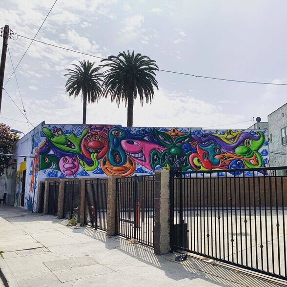 More Photos Of 5135 W Adams Blvd, Los Angeles Apartments For Lease