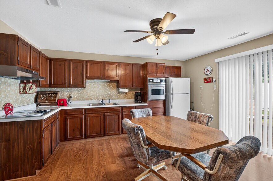 More Photos Of 638 Main St, Columbia Office For Sale