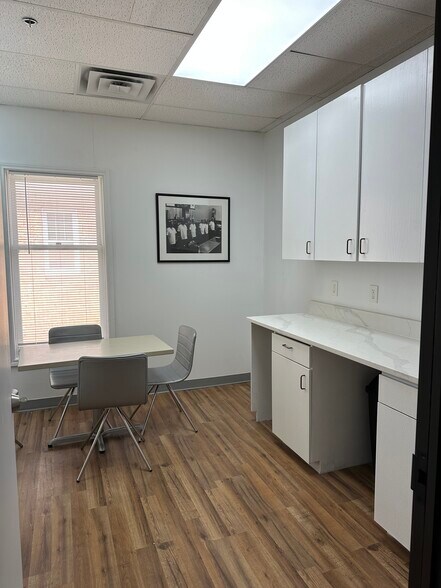 More Photos Of 17768 Preston Rd, Dallas Office For Lease