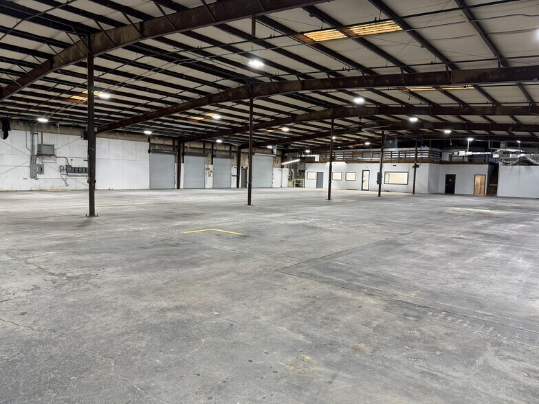 More Photos Of 9335 Industrial Trace, Alpharetta Warehouse For Lease