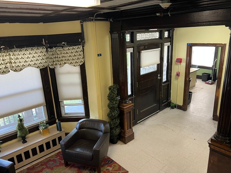 More Photos Of 205 Retreat Ave, Hartford Office Residential For Sale