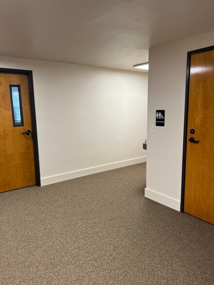More Photos Of 750 W 10th Ave, Junction City Office For Lease
