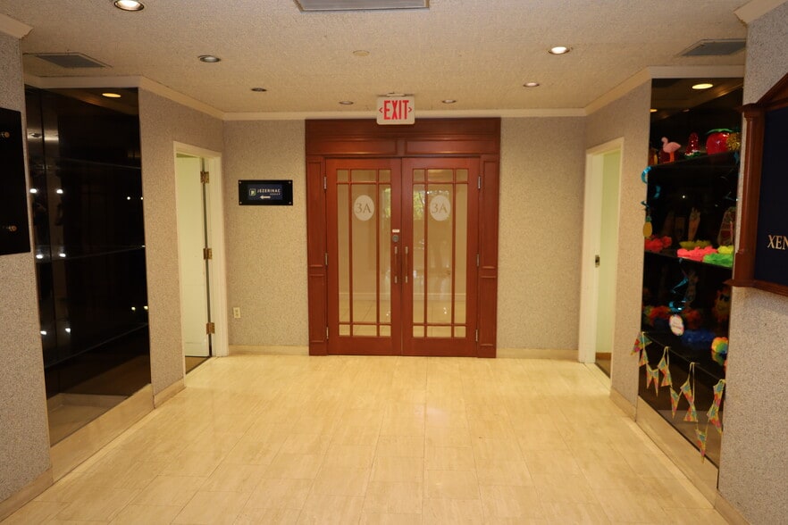 More Photos Of 1615 Forum Pl, West Palm Beach Office For Sale