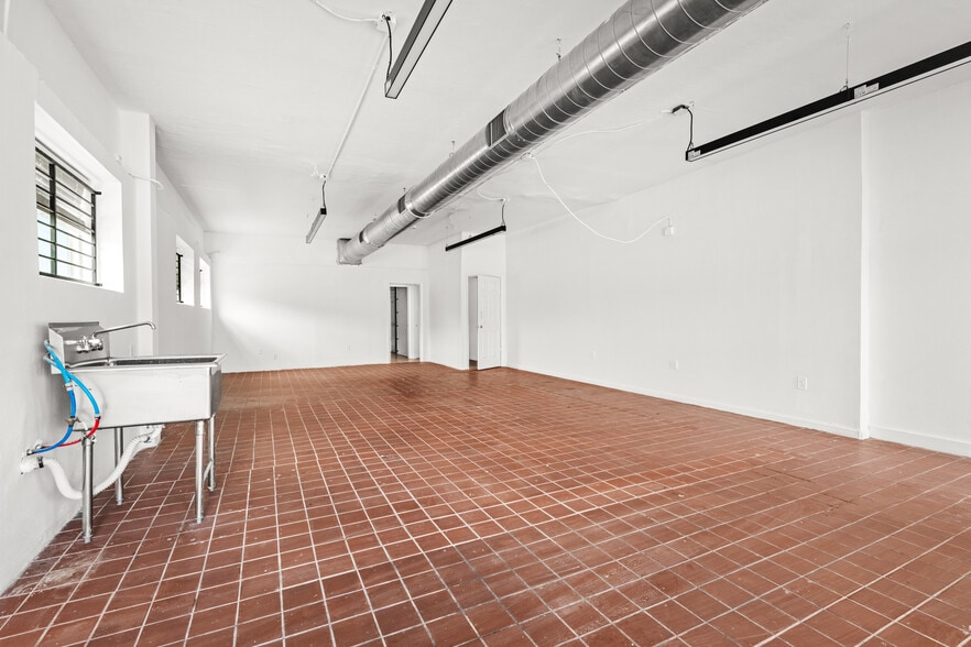 More Photos Of 1917 N Main St, Houston Loft Creative Space For Lease