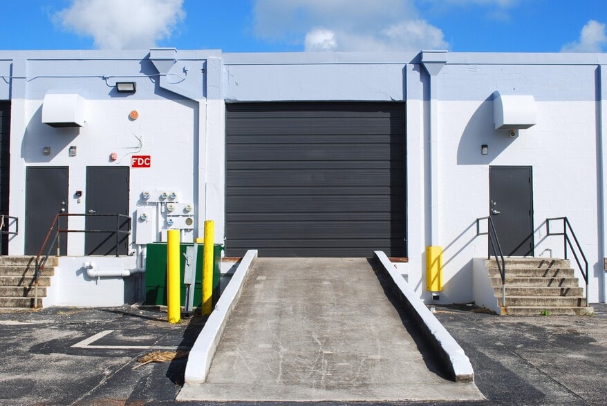 More Photos Of 1100 25th St, West Palm Beach Warehouse For Lease