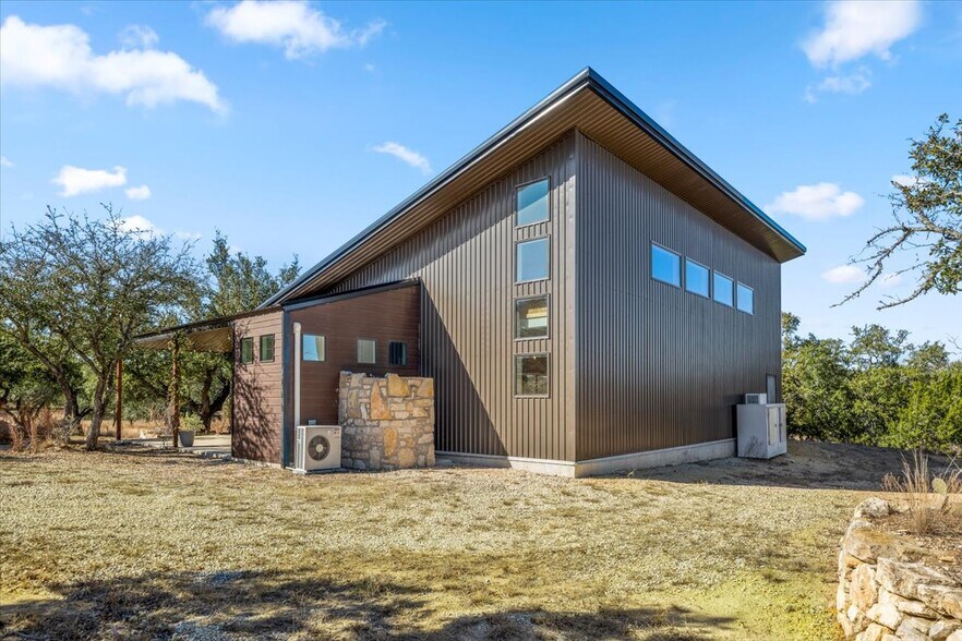 More Photos Of 272 Rocky Road, Johnson City Specialty For Sale