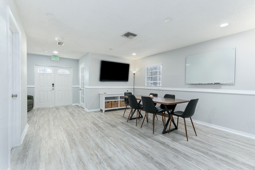 More Photos Of 621 S Locust Ave, Sanford Loft Creative Space For Sale