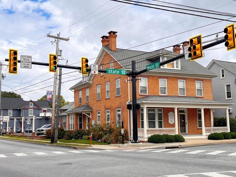 Primary Photo Of 2011 State St, East Petersburg Medical For Lease