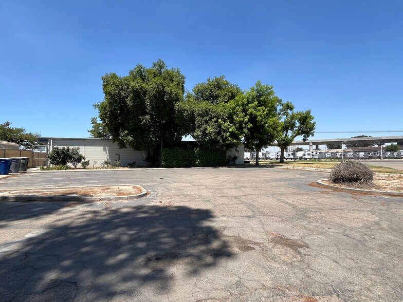 More Photos Of 3183 S Parkway Dr, Fresno Office For Lease
