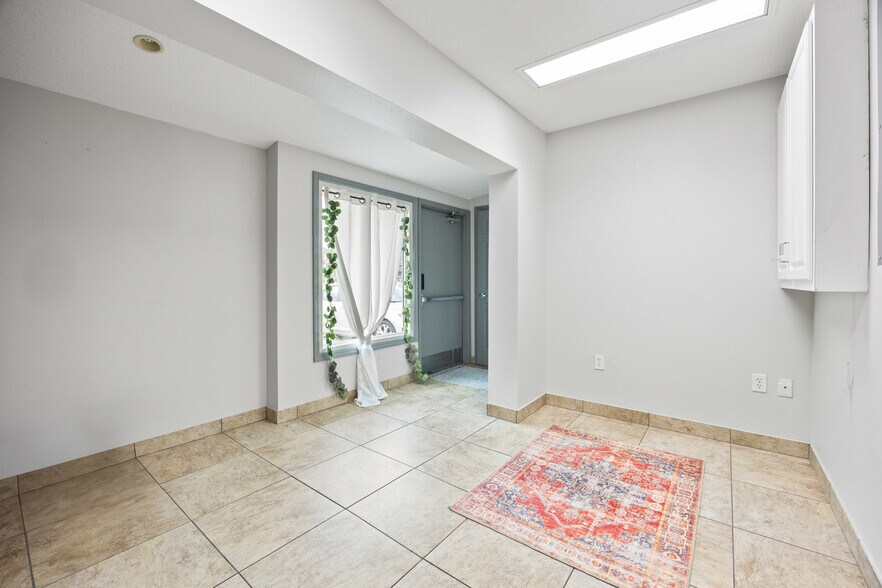 More Photos Of 2200 S Bay St, Eustis Office For Sale