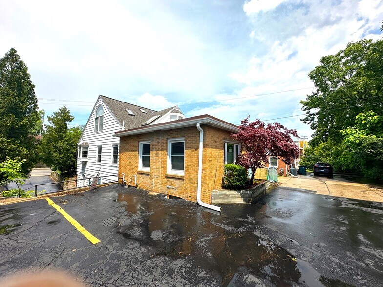 More Photos Of 415 W Grand River Ave, East Lansing Office Residential For Sale