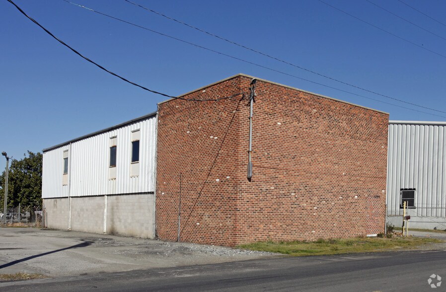More Photos Of 1207 Gordon Ave, Richmond Warehouse For Lease