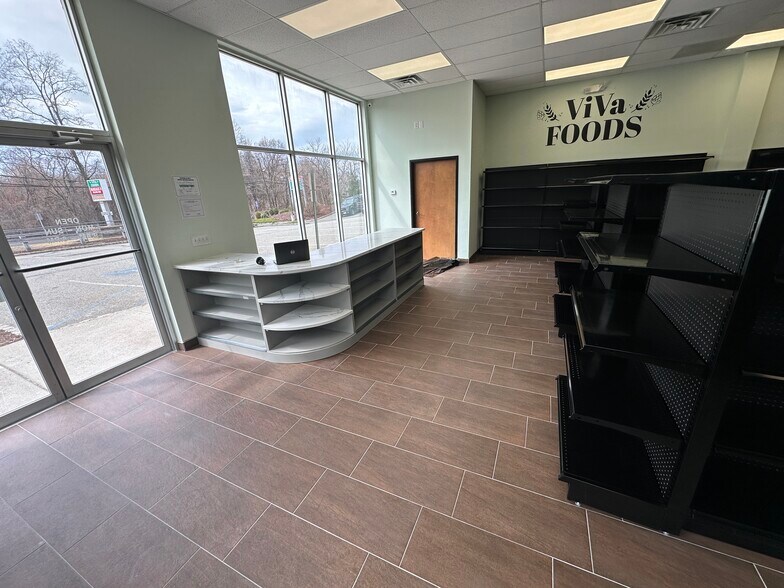 More Photos Of 2252 Paterson-Hamburg Tpke, Wayne Freestanding For Lease