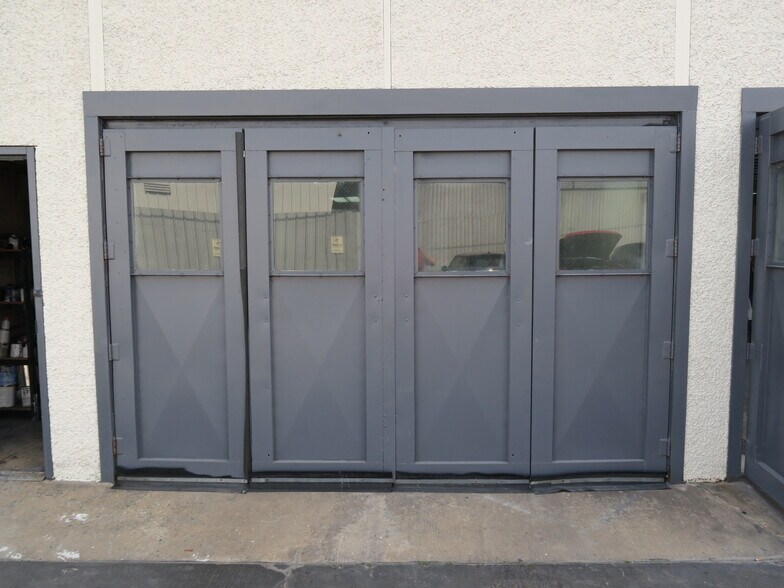 More Photos Of 5610-5613 Southwest Fwy, Houston Flex For Lease