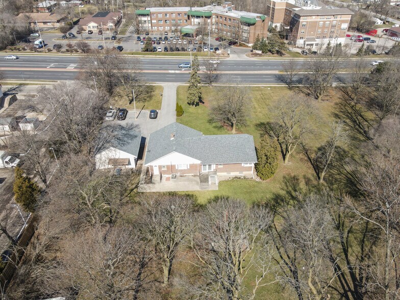 More Photos Of 22W421 ARMY TRAIL RD, Addison Flex For Sale