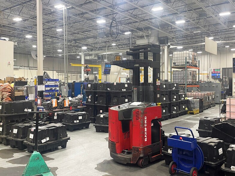 More Photos Of 20-22 Northwestern Dr, Salem Light Distribution For Lease