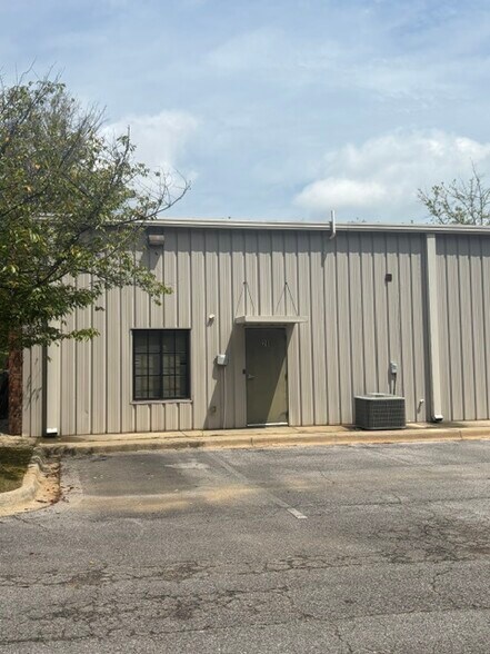 More Photos Of 2803 Greystone Commercial Blvd, Birmingham Office For Sale
