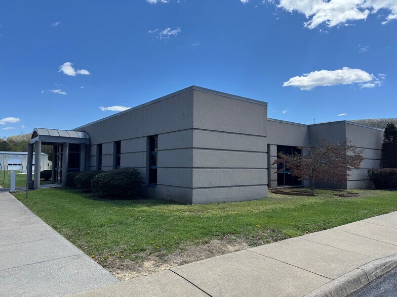Primary Photo Of 1504 Chestnut St, Clifton Forge Office For Sale