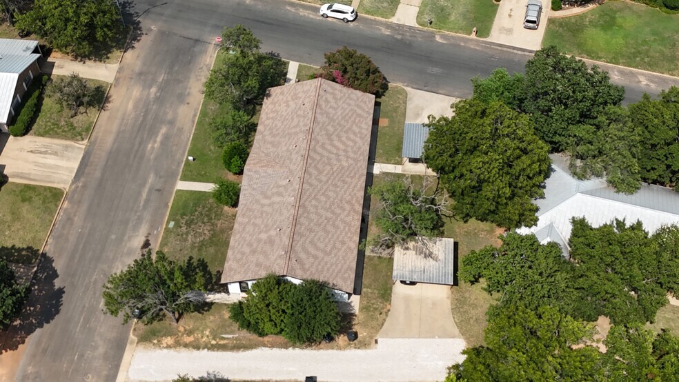 More Photos Of 1405 N Crockett St, Fredericksburg Apartments For Sale