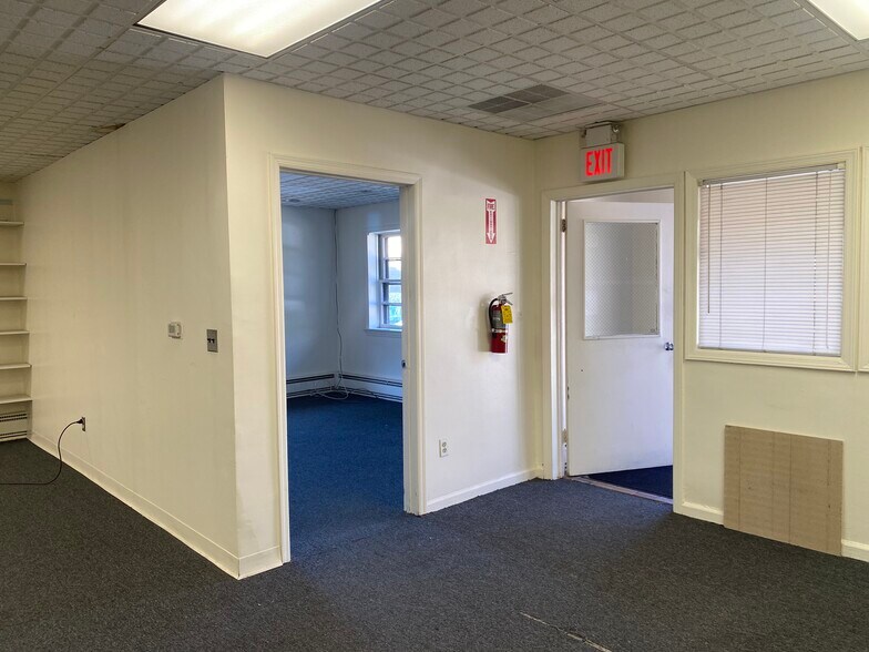 More Photos Of 31 DiCarolis Ct, Hackensack Warehouse For Lease