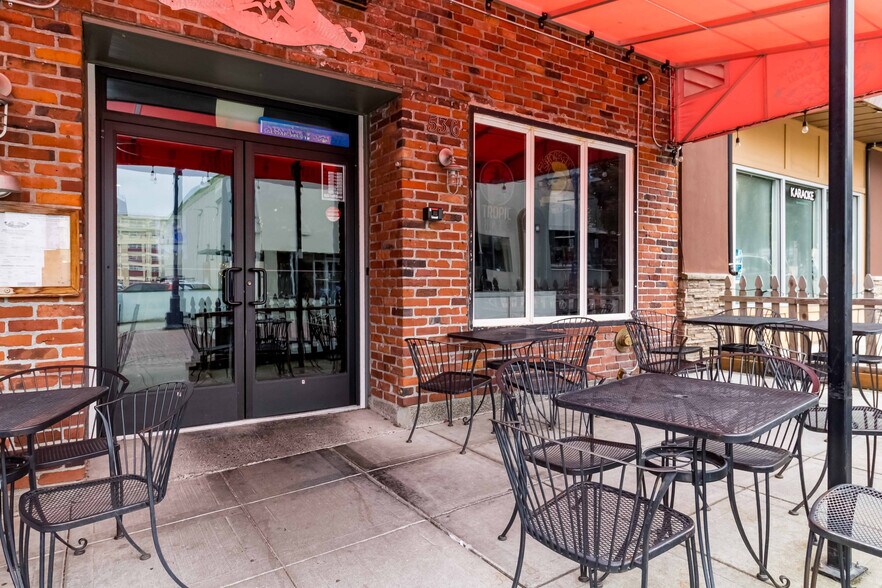 More Photos Of 536 4th St, Bremerton Storefront For Sale