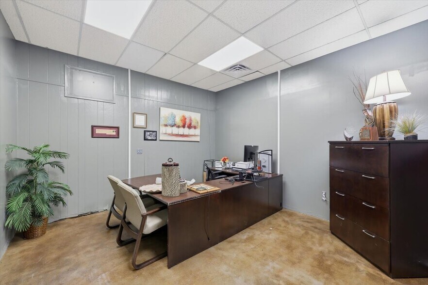 More Photos Of 148 W Green St, Hazlehurst Office For Sale