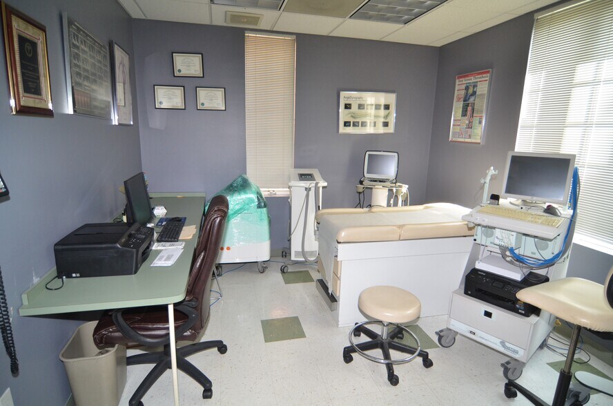 More Photos Of 611-624 Courtyard Dr, Hillsborough Medical For Sale